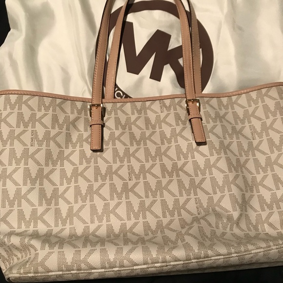 Michael Kors Tote and Wallet $250 - Picture 2 of 5